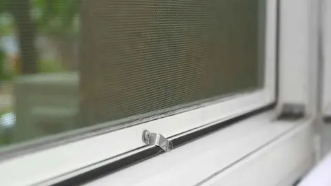 Mosquitera cortina puerta magn&eacute;tica Purina Tidy Cats en Amazon