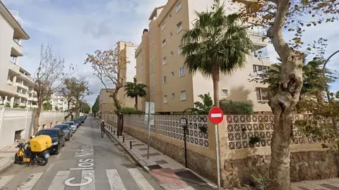 Un hombre fallece en Torremolinos tras quedar atrapado entre un coche y la pared