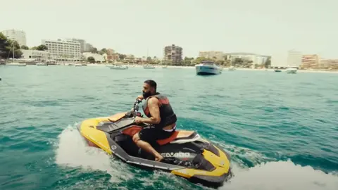 El rapero Eladio Carri&oacute;n homenajea la cultura espa&ntilde;ola en su nuevo tema 6PM EN MALLORCA