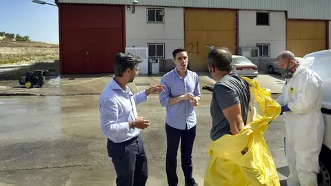 Jaime Espinar durante la visita a la nave de productos c&aacute;rnicos