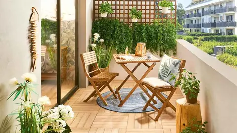 Los nuevos muebles de exterior de Leroy Merlin con dise&ntilde;o r&uacute;stico para transformar tu balc&oacute;n