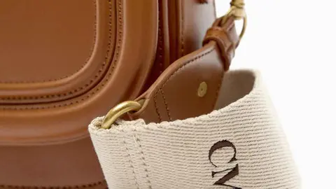 El bolso bandolera con dise&ntilde;o elegante que va a arrasar en Zara