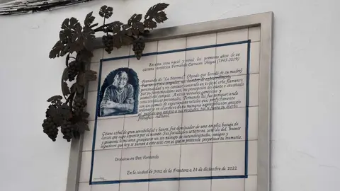 Placa en recuerdo a Fernando de la Morena | Foto: Noelia Herrera (Jonocla) para El MIRA