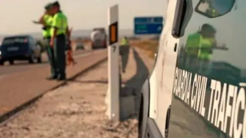 Atropella a un Guardia Civil al intentar huir tras pasarse un stop en C&aacute;diz
