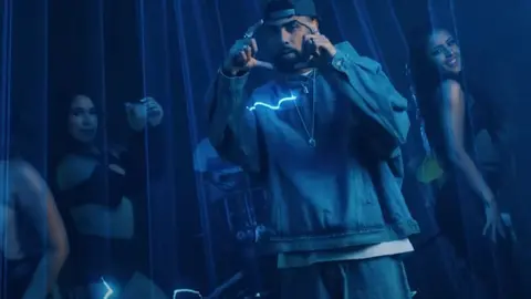 Jay Wheeler estrena el tan esperado remix de Pacto junto con Anuel AA y Bryant Myers