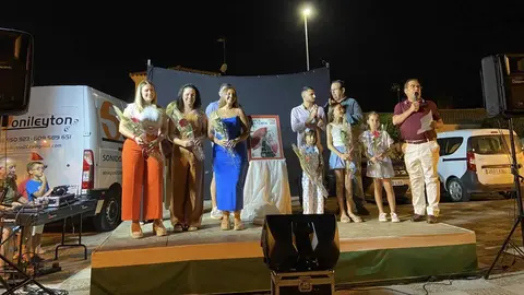 Presentaci&oacute;n de las damas y reinas infantiles y juveniles de la Feria de la Barca de la Florida 2023