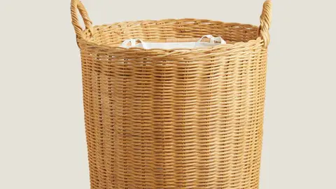 La elegante cesta de Zara Home ideal para guardar tus toallas y mejorar la decoraci&oacute;n del ba&ntilde;o