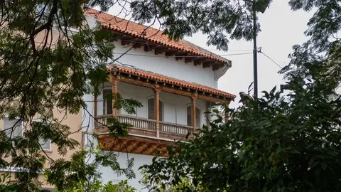 Este es el arriesgado m&eacute;todo para saltar desde un balc&oacute;n y entrar en una casa en Granada