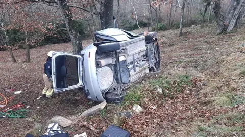 Accidente mortal en M&aacute;laga. 2 muertos tras caer un coche por un barranco en la A-367