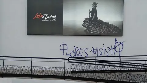 Pintada contra Lola Flores en su Museo de Jerez