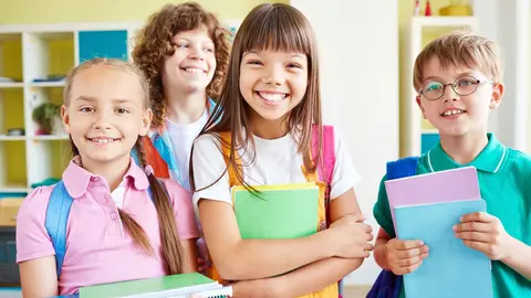 Ni&ntilde;os en el colegio