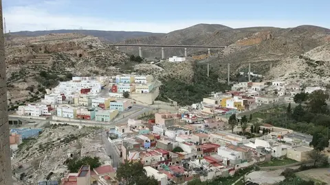 Matan a una mujer en Almer&iacute;a. As&iacute; alertaron los hijos menores a los vecinos del crimen