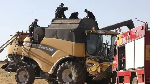 Muere un joven tras quedar atrapado en una m&aacute;quina cosechadora en Guadix