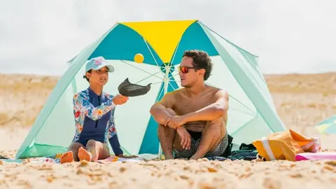 Sombrilla de playa con paraviento UPF50+ 2 plazas de Decathlon