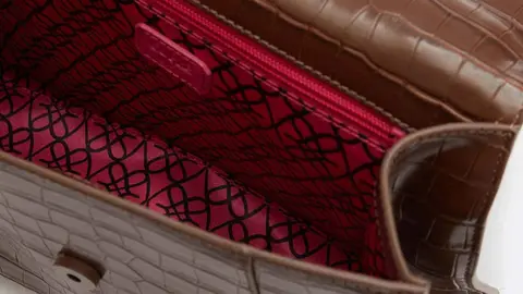Bolso de mano con textura de serpiente Cupl&eacute; de El Corte Ingl&eacute;s
