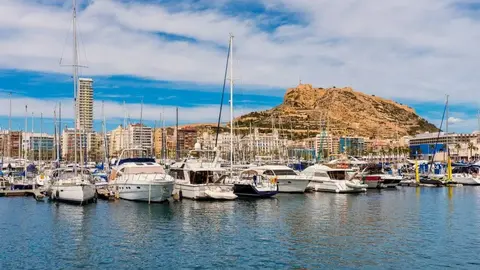 As&iacute; cae desde 7 metros cuando limpiaba la bodega de un barco en Almer&iacute;a