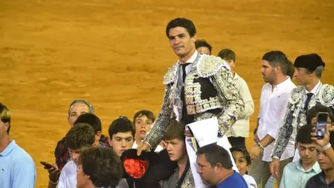 En El Puerto, Pablo Aguado abre la Puerta Real por varon&iacute;a