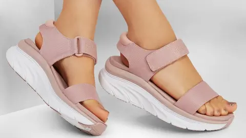 Esta es la sandalia con suela de zapatilla de Skechers que se lleva en 2023
