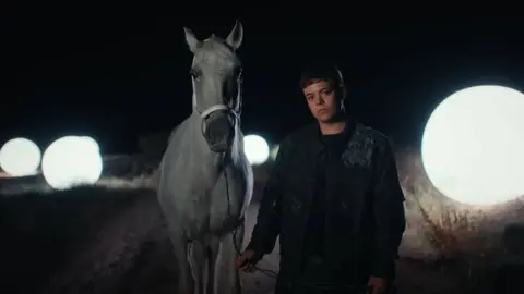 Saiko regresa al panorama musical con un nuevo tema para el final del verano Antidepresivos