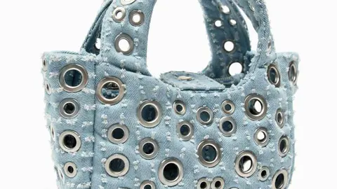 La nueva colecci&oacute;n de bolsos de Zara - con agujeros, f&aacute;ciles de combinar y solo valen 29 euros