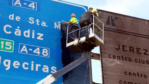 Limpieza de carteles en Jerez