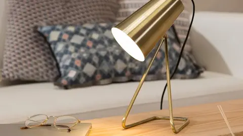 Leroy Merlin sube el list&oacute;n con la l&aacute;mpara de mesa industrial m&aacute;s cool para la mesita de noche