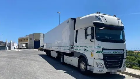 Por la A-49 en Huelva consumiendo drogas mientras transportaba productos c&aacute;rnicos