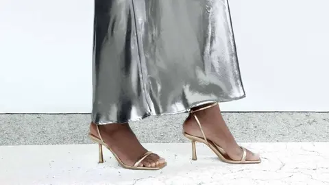 Vestido metalizado Zara