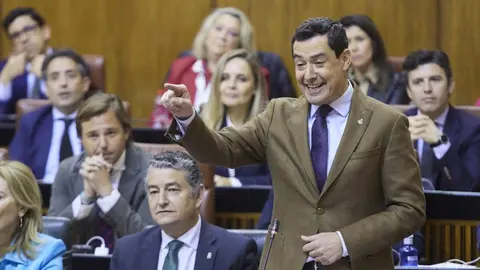 Juanma Moreno se&ntilde;ala directamente a Pedro S&aacute;nchez por ceder al chantaje de Puigdemont