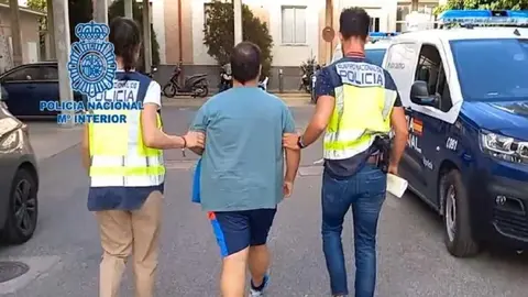 Entrenador de f&uacute;tbol detenido en Sevilla