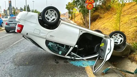 Muere una mujer y otras 2 resultan heridas al volcar un veh&iacute;culo en la A-4 en C&oacute;rdoba