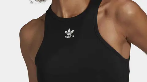 El &uacute;ltimo bombazo de Adidas - un vestido de 26 euros que no necesita complementos