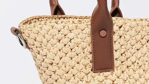 Parfois vende por solo 15 &euro; el bolso de paja m&aacute;s peque&ntilde;o y pr&aacute;ctico para cada d&iacute;a