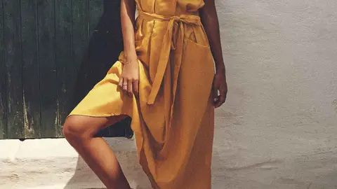 Parece una t&uacute;nica griega, pero en realidad es el nuevo vestido rebajado de Zara