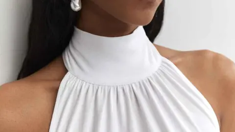 Mango se pasa el juego y lanza un vestido largo que es perfecto para tus planes especiales