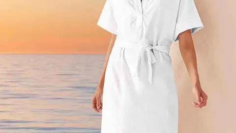 Lidl tira la casa por la ventana con su vestido largo entallado