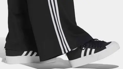 Adidas tiene el pantal&oacute;n de campana que est&aacute; arrasando en ventas