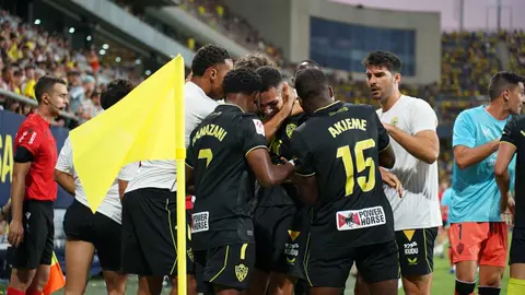 Los jugadores de la UD Almer&iacute;a celebran el gol anotado ante el C&aacute;diz CF | UD Almer&iacute;a