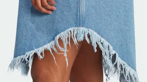 Parece de Inditex - el vestido camisero de moda vaquera que ser&aacute; tendencia en oto&ntilde;o est&aacute; en Adidas