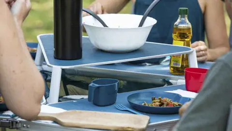 Decathlon quiere despedirse del verano por todo lo alto rebajando esta enorme mesa plegable