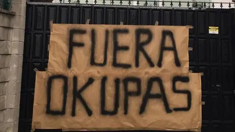 As&iacute; acaba tras intentar echar a unos okupas rumanos de su vivienda en Baza (Granada)