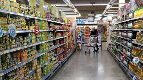 Le da 50 euros para evitar que atraque un supermercado en hora punta en Almer&iacute;a