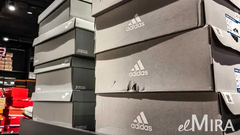 Cajas de zapatillas de Adidas