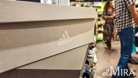 Cajas de zapatillas de Adidas