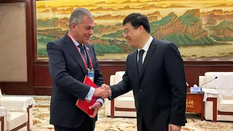 Jos&eacute; Luis Sanz junto a Zhang Xinwei