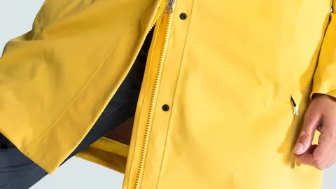 Es mi nueva chaqueta favorita para la lluvia y la firma Decathlon