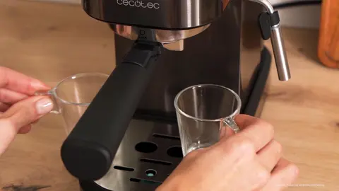 Cecotec desaf&iacute;a a Nespresso y a otros competidores con una cafetera futurista