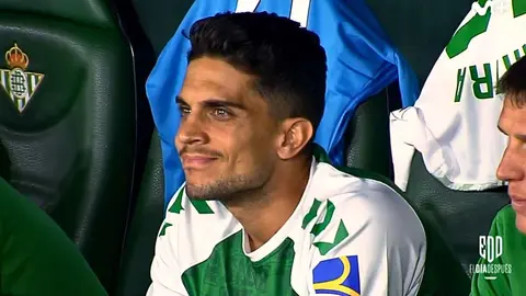 Marc Bartra vuelve a escuchar el himno del Real Betis en el Benito Villamar&iacute;n | Foto: El D&iacute;a Despu&eacute;s