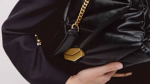 Bolso acolchado asa cadena de Mango