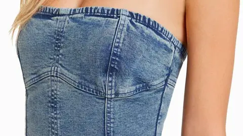 Bershka asalta septiembre con el vestido m&aacute;s a la moda, vaquero, largo y palabra de honor